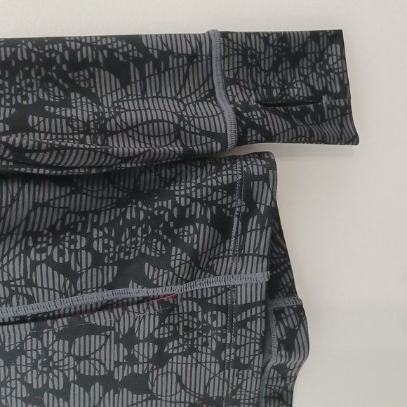 ✨3/$25✨ Mondetta Gray and Pink Floral Athletic Jacket - S - Picture 7 of 11